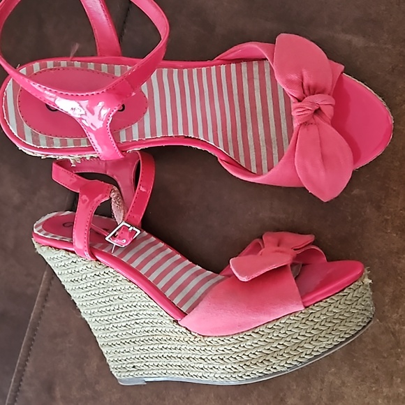 Guess wedge sandles - Picture 2 of 3